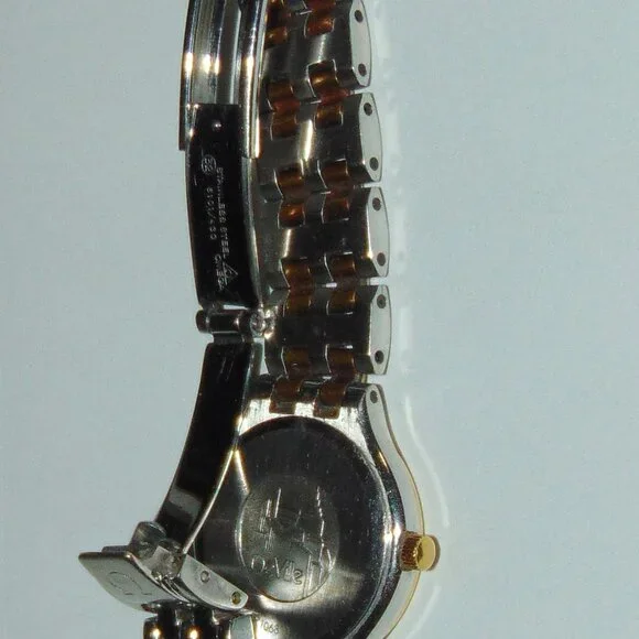 Ladies OMEGA DeVIlle  Two Tone Watch  battery is fine Keeps great time - Picture 4 of 6